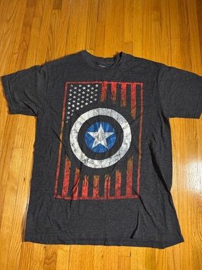 Marvel Captain America Flag Shield Tee Medium Gray Shirt